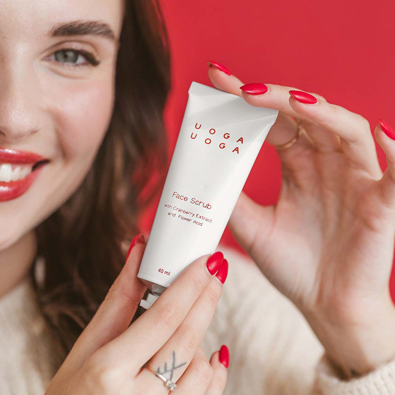 Uoga Uoga 琥珀蔓越莓亮白磨砂 Face scrub With amber and cranberry extract